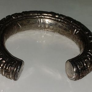 Antique chinese repose bracelet